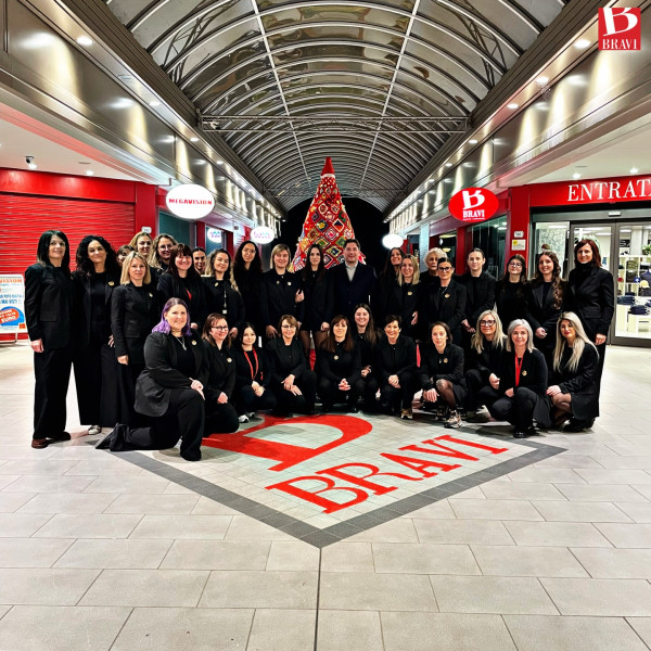 Buon Anno ad ognuna delle vostre famiglie da tutto lo Staff Gruppo Bravi! ✨🥳♥️ . . . #happynewyear...